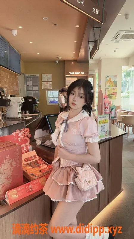 成都楼凤-锦城湖嫩妹豆子，甜美萝莉，6p体验