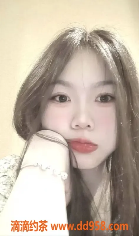 常州楼凤-新北小鱼，165CM嫩妹，700元起，陪浴等服务