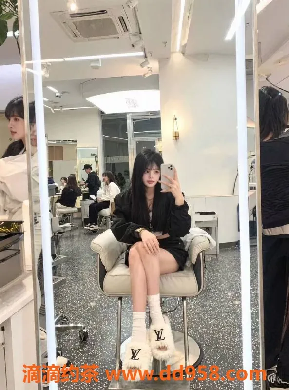 成都楼凤-武侯区晨希：颜值与身材俱佳的御姐车