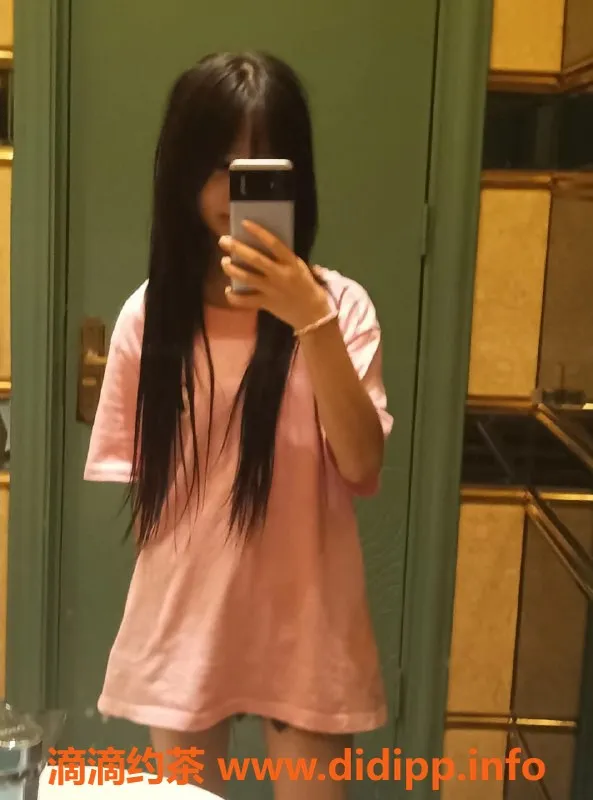 成都楼凤-成都困困，18岁156cm小巧萝莉，700元一次