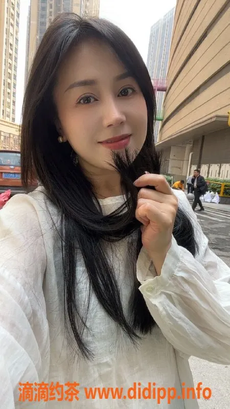 广州楼凤-天河御姐如梦 26岁 163cm 54kg 36D服务