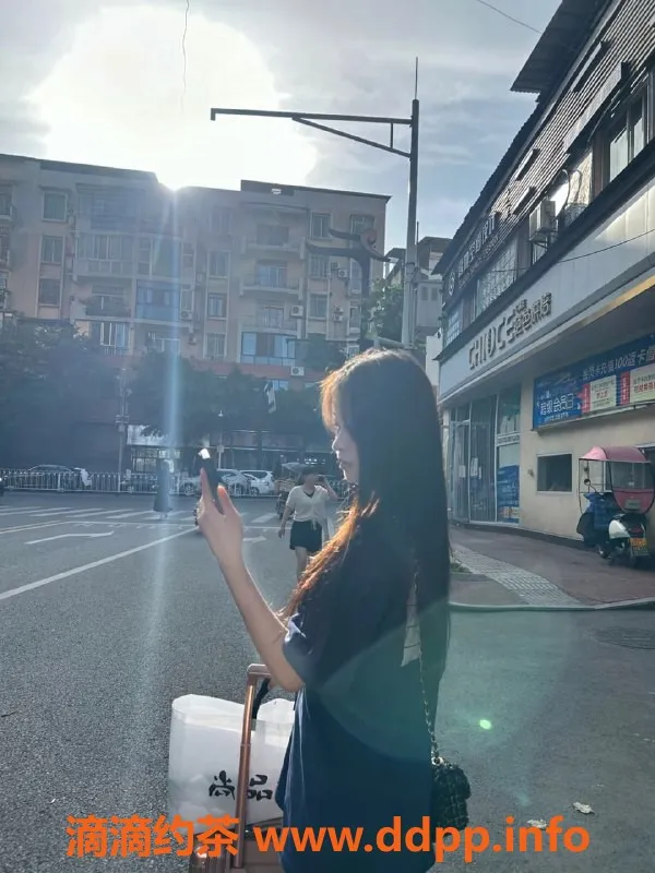 成都楼凤-成都猫猫16岁高颜值排骨精，800元超值服务