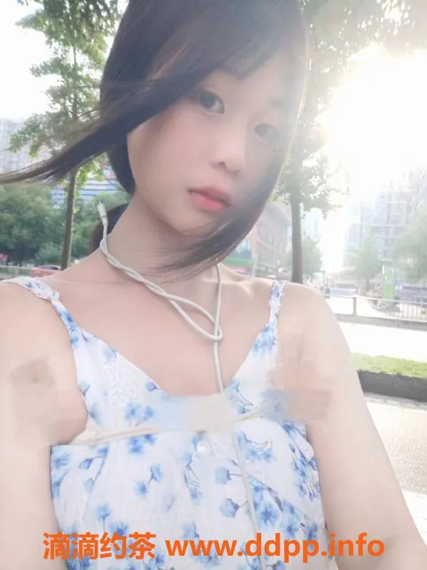 成都楼凤-成都点点，14岁，身高164，600元体验嫩妹服务