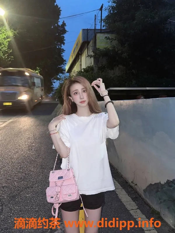 深圳楼凤-广州南山老师，2500起，舌吻SM可爱服务