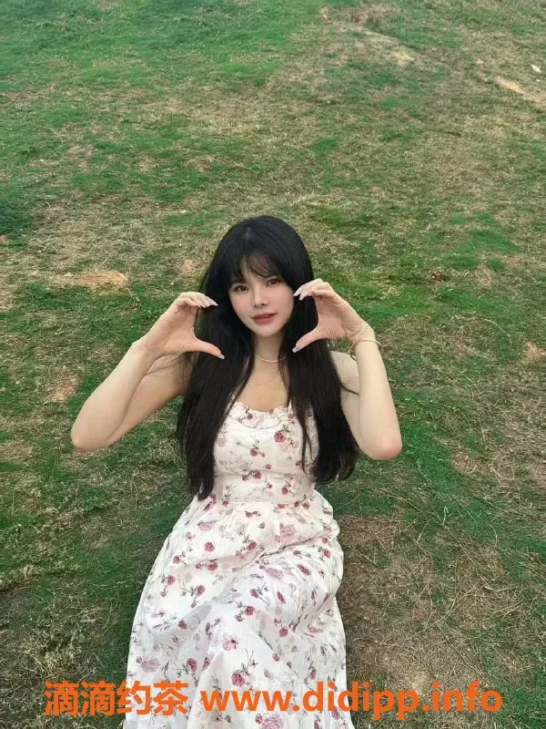 深圳楼凤-深圳龙华晨晨，1200起，激情爱爱等多种服务