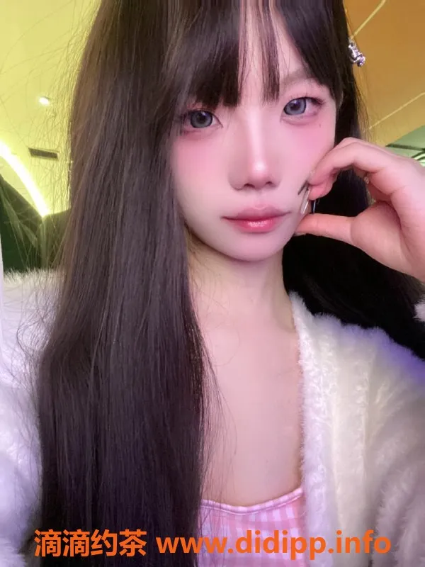 成都楼凤-成都小怡，160cm排骨精，500元嫩妹三件套！