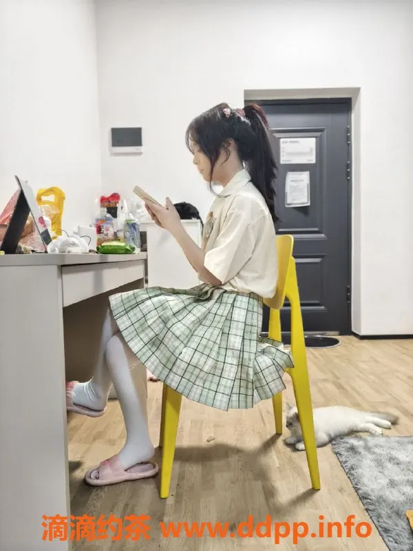 成都上门服务-成都市糯糯，娇小萝莉身材，700元包夜促销