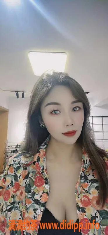 广州楼凤资源信息,温柔女神小鱼儿，广州天河24岁，165cm，48kg