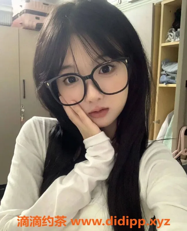 深圳楼凤-龙华小新，1600元嫩妹轻松约！