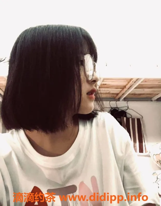 深圳楼凤-龙华小新，1600元嫩妹轻松约！