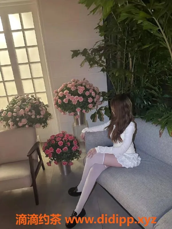 深圳楼凤-龙华区晓艺，9.0高分嫩妹，1000P起