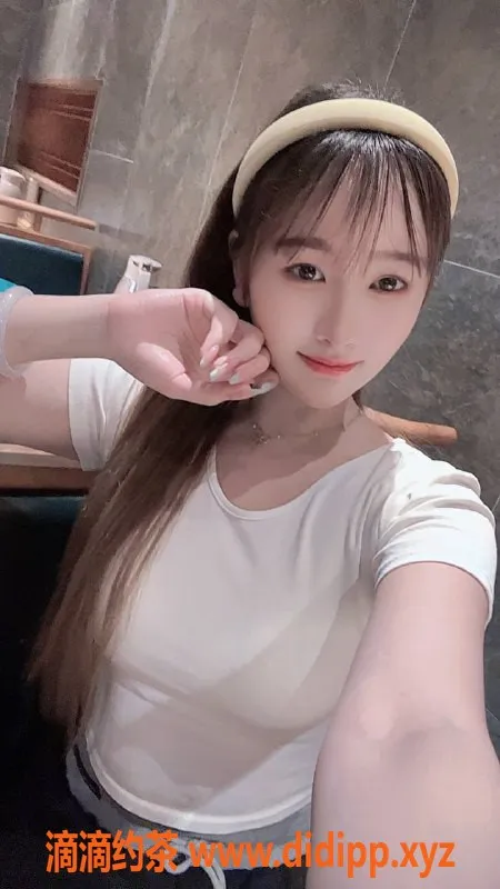 广州楼凤-白云童童，提供鸳鸯浴和69式服务