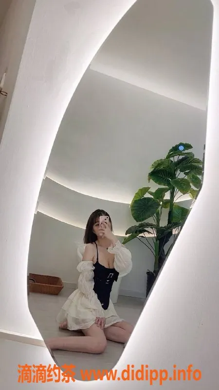 北京楼凤-朝阳吖吖，23岁168cm重庆美女，纯天然36C