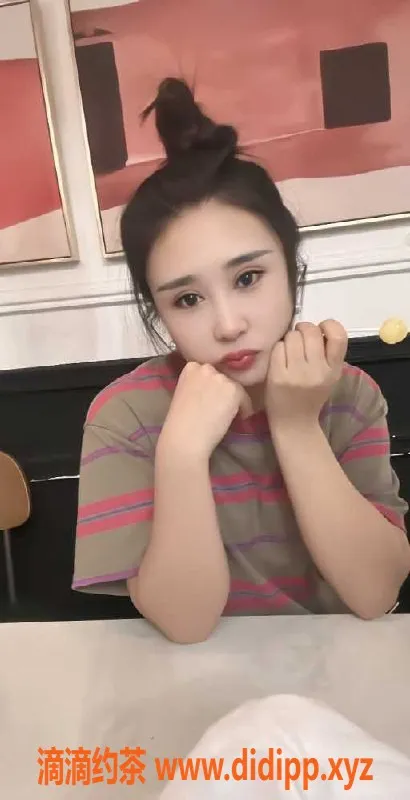 广州楼凤-广州天河性感爆乳小柔，165cm/50kg、36D，29岁服务