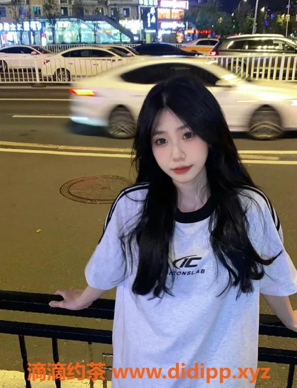 深圳楼凤-龙岗小雪，900元嫩妹制服服务等你体验