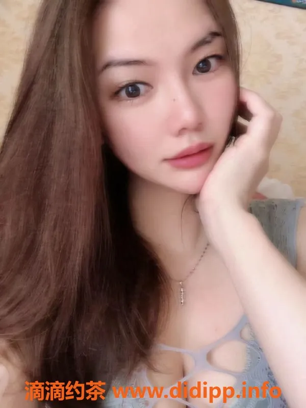 珠海楼凤-可爱小雨，18岁，身高160，1600元陪玩