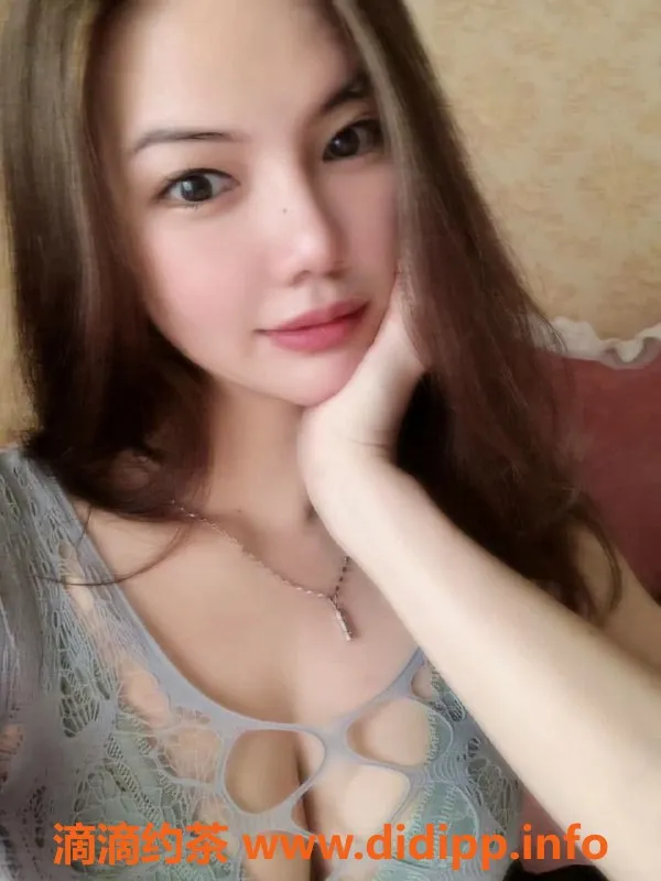 珠海楼凤-可爱小雨，18岁，身高160，1600元陪玩