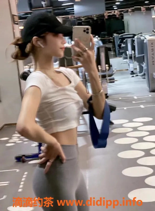 上海外围-静安黎伊 167cm 48kg 胸b 1300p开门