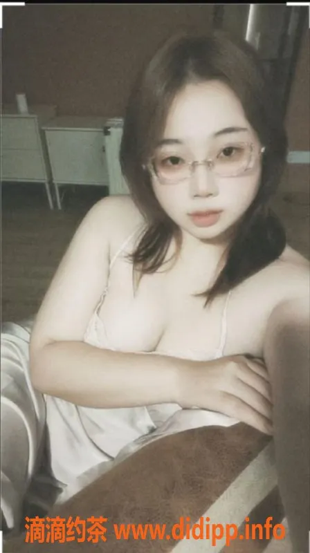 杭州上门服务-杭州小优，165厘米丰满美女，800元起服务