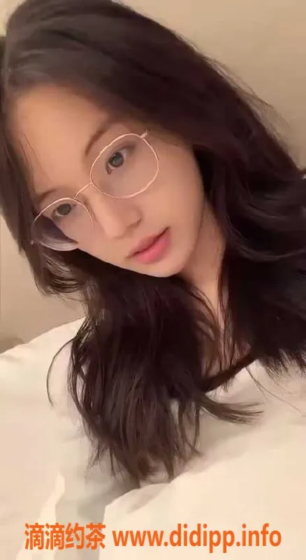 广州楼凤资源信息,黄埔新下海小曼，22岁163cm 45kg性感服务