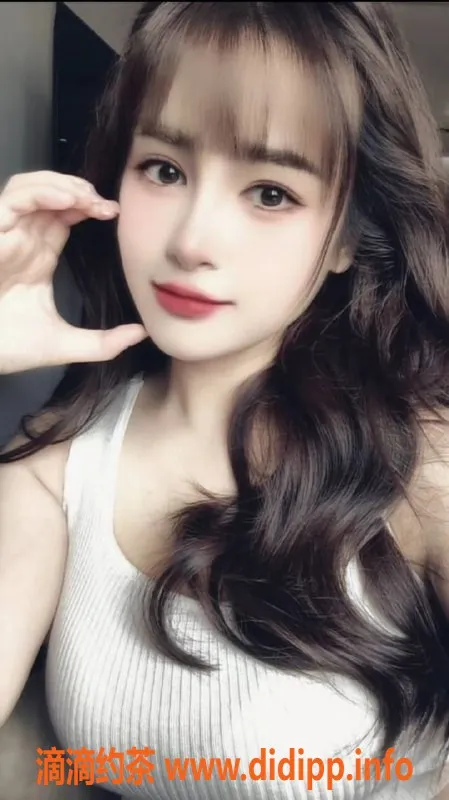 深圳楼凤-龙岗坂田小太阳，26岁E罩杯，500私约