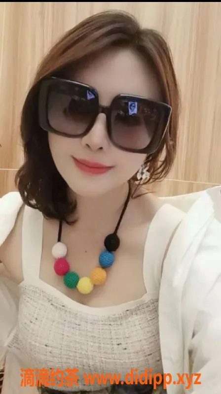 广州楼凤-番禺花花，水费400，无套69式服务