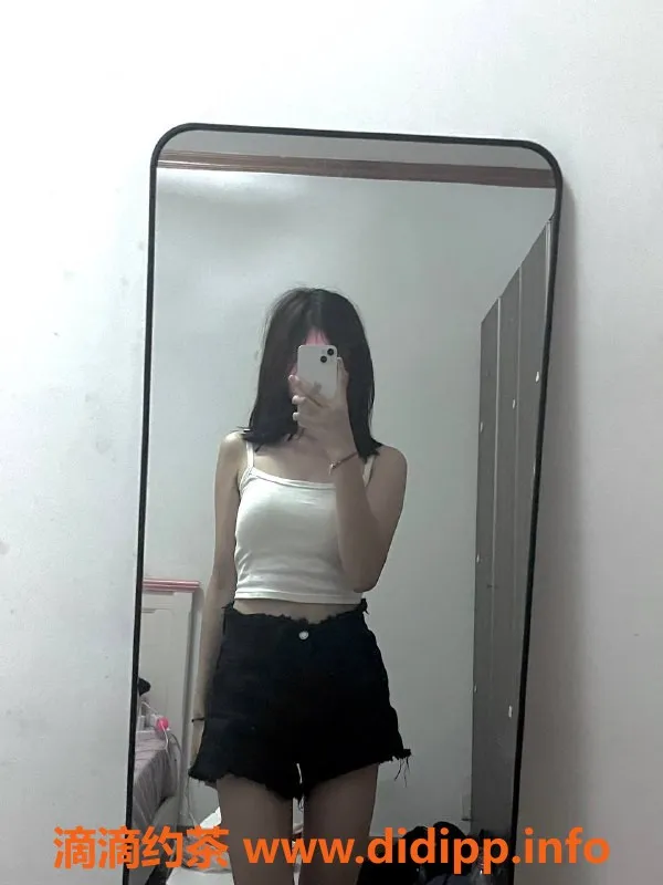 成都楼凤-成都嫩妹希希，165cm，90斤，18岁，服务多样