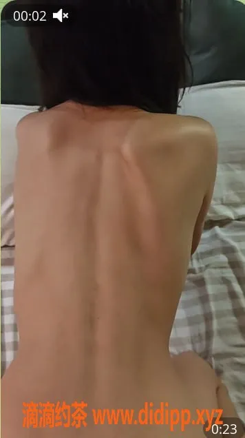 成都楼凤-成都嫩妹希希，165cm，90斤，18岁，服务多样