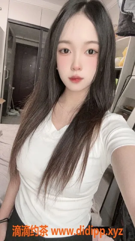 杭州楼凤-贵州18岁鱼鱼，166cm，45kg，洗浴服务
