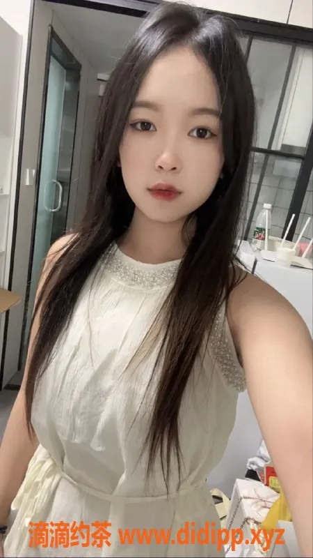 杭州楼凤-贵州18岁鱼鱼，166cm，45kg，洗浴服务