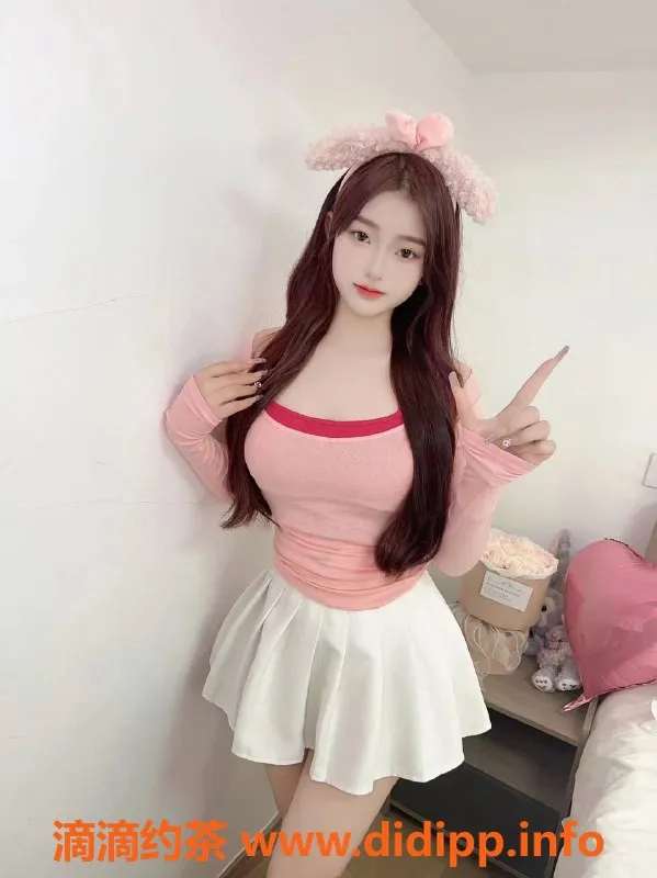 杭州楼凤-萧山18岁兮月，热情奔放按摩女友系