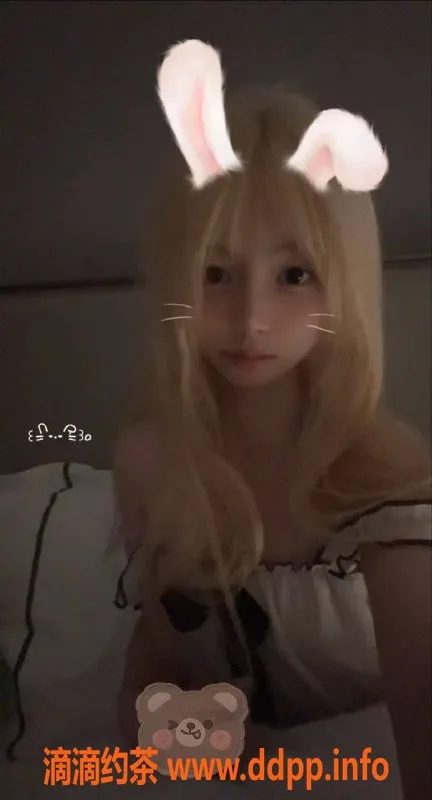 深圳楼凤-龙华小芸，千元档嫩妹，舌吻服务等你体验！