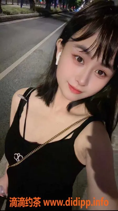 广州楼凤-广州梅花园小爱，20岁，165cm，32D，服务超值