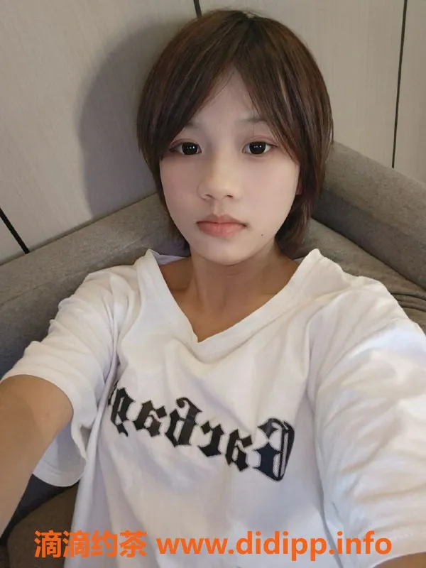 珠海楼凤-拱北18岁蛋蛋，清新可人，超值体验