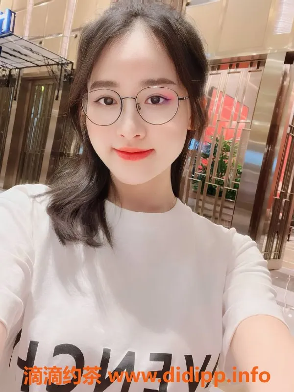 东莞楼凤-寮步小美，视频验证，700元约会体验