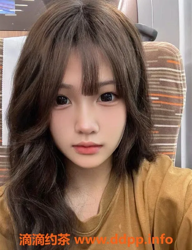 北京楼凤-三里屯小诗，165cm学生，尽享舌吻与陪浴