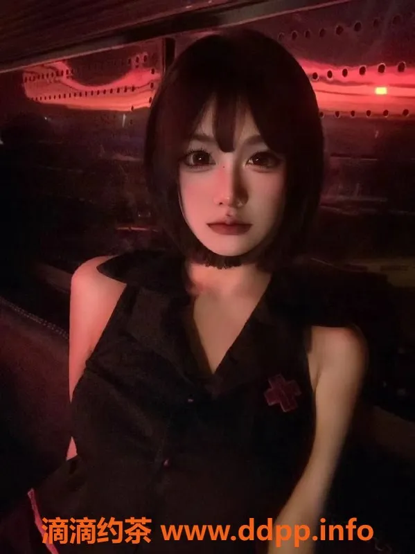 北京楼凤-三里屯小诗，165cm学生，尽享舌吻与陪浴