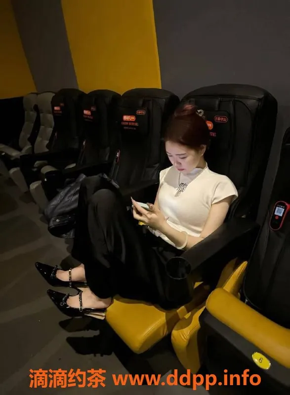 广州楼凤-番禺夜课冰冰，700p御姐可约