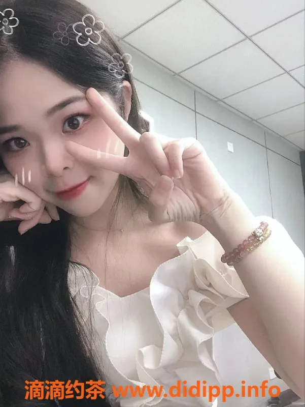 杭州楼凤-上城诗诗：19岁温柔美眉，优质服务带给你新体验