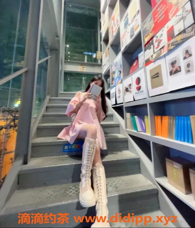 杭州楼凤-上城诗诗：19岁温柔美眉，优质服务带给你新体验