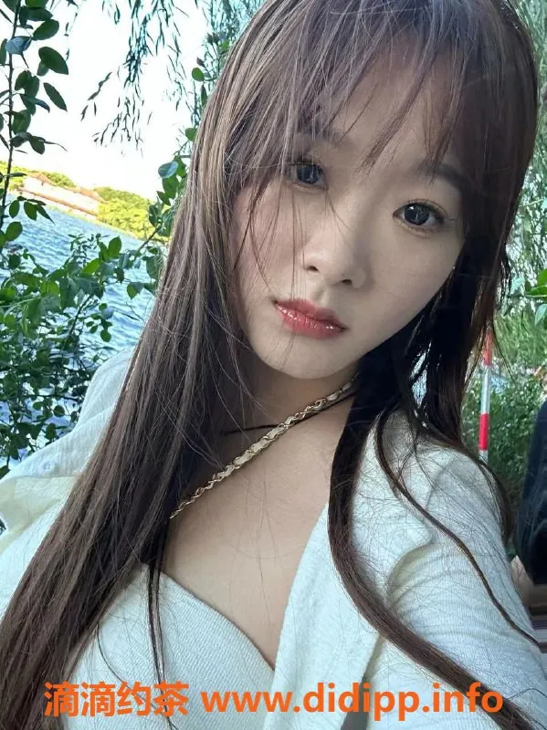 珠海楼凤-拱北19岁晗晗，绝对值得一试的小姐！