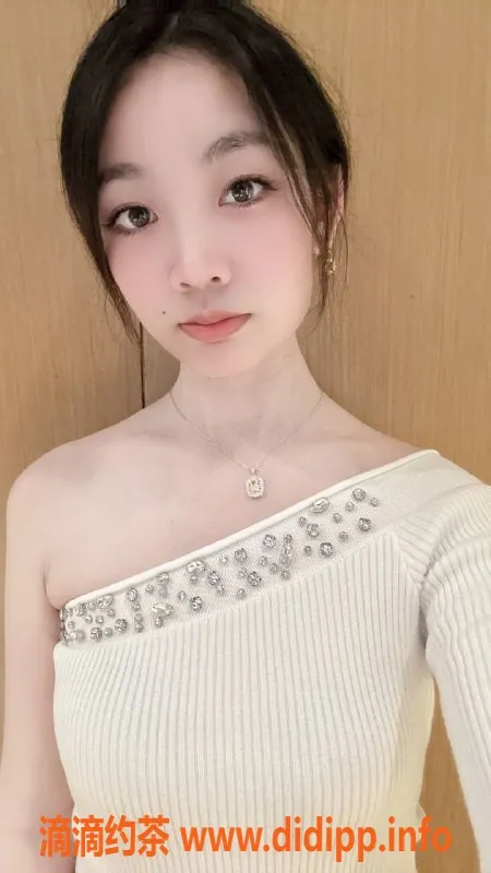 深圳楼凤-龙华诺诺，1200元超值嫩妹服务！