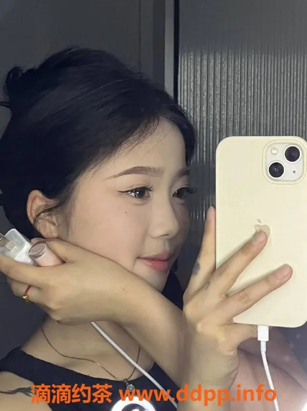 成都楼凤-成华区小矮短萌妹，18岁A杯，轻松享受6P服务