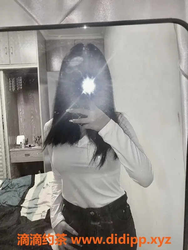 成都楼凤-林宝专属优惠，嫩妹群特享价！