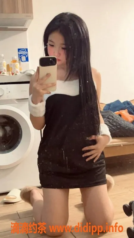 成都楼凤-成都嫩妹十月，155cm身材，19岁服务良心价500元