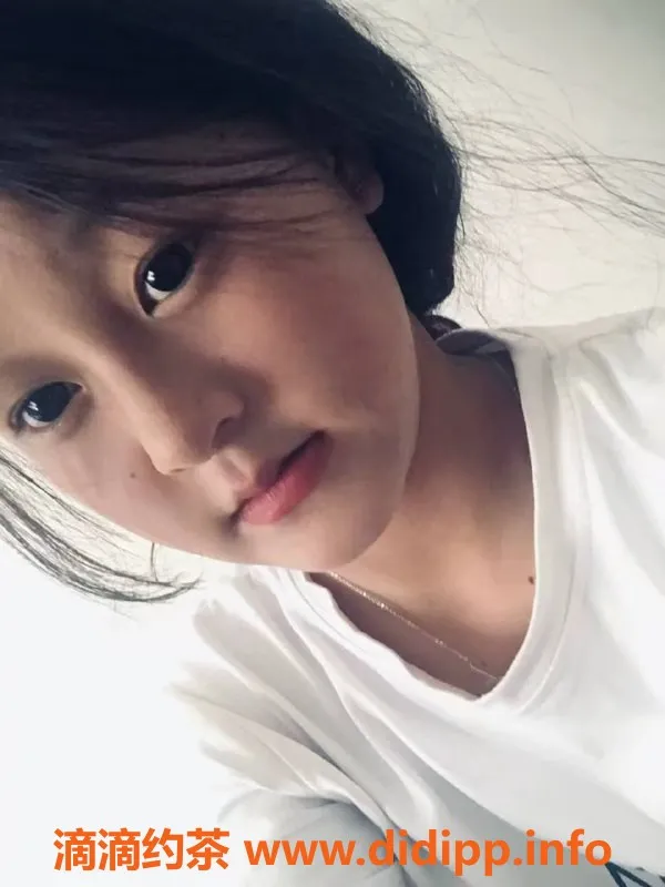 深圳楼凤-龙华小慧嫩妹，799元送舌吻服务