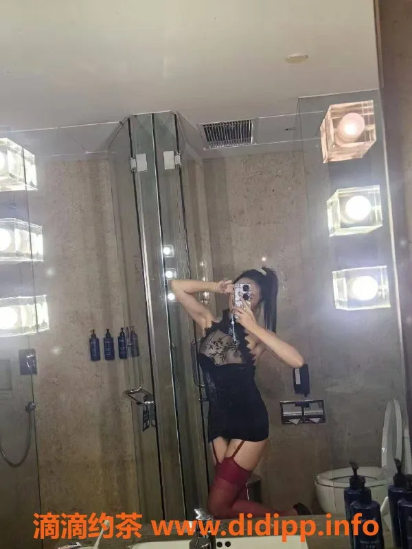 重庆楼凤资源信息,新老师百合，服务优质，欢迎预约