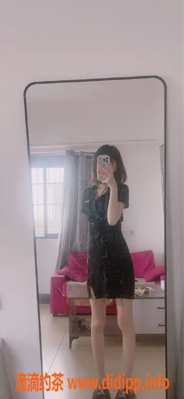 长沙楼凤-岳麓区林允儿：18岁165cm，激情服务只需600元