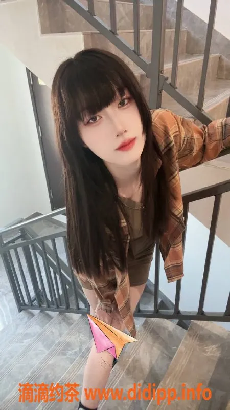 南京楼凤-建邺区20岁长腿妹子，800起服务好评如潮