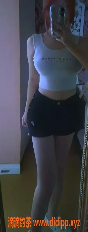 成都楼凤-成都嫩妹朵朵，165微坦巨乳，300元超值服务